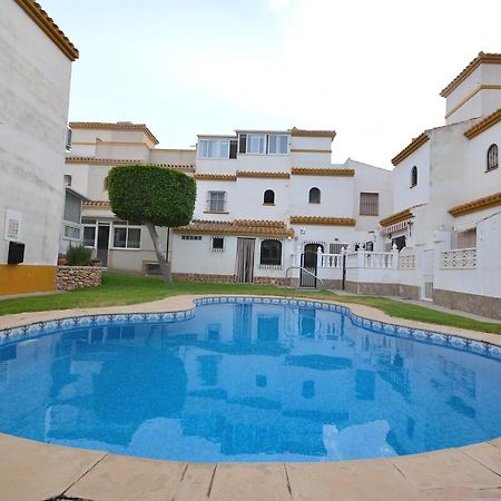 Agradable Adosado Con Piscina, Duchas Hidromasaje Villa Torrevieja Luaran gambar