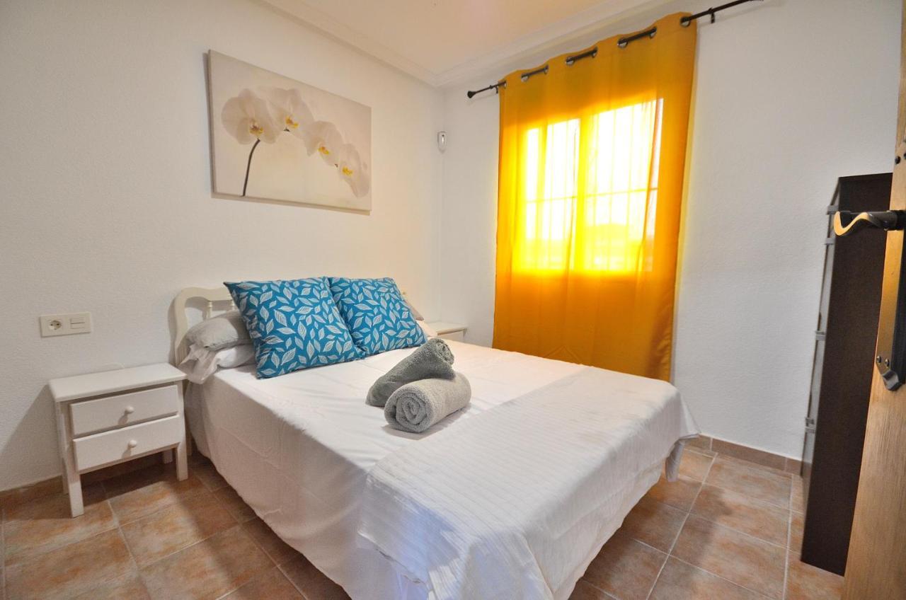 Agradable Adosado Con Piscina, Duchas Hidromasaje Villa Torrevieja Luaran gambar