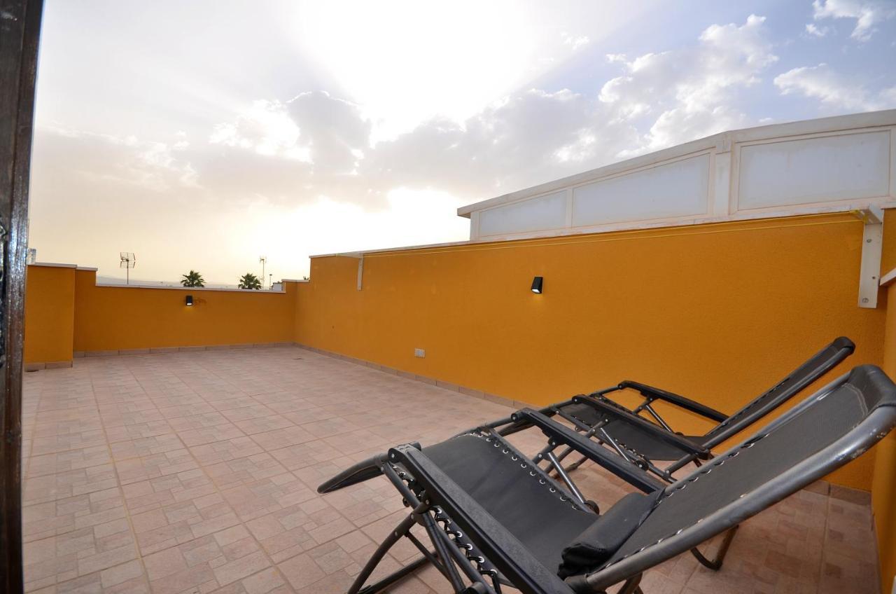 Agradable Adosado Con Piscina, Duchas Hidromasaje Villa Torrevieja Luaran gambar