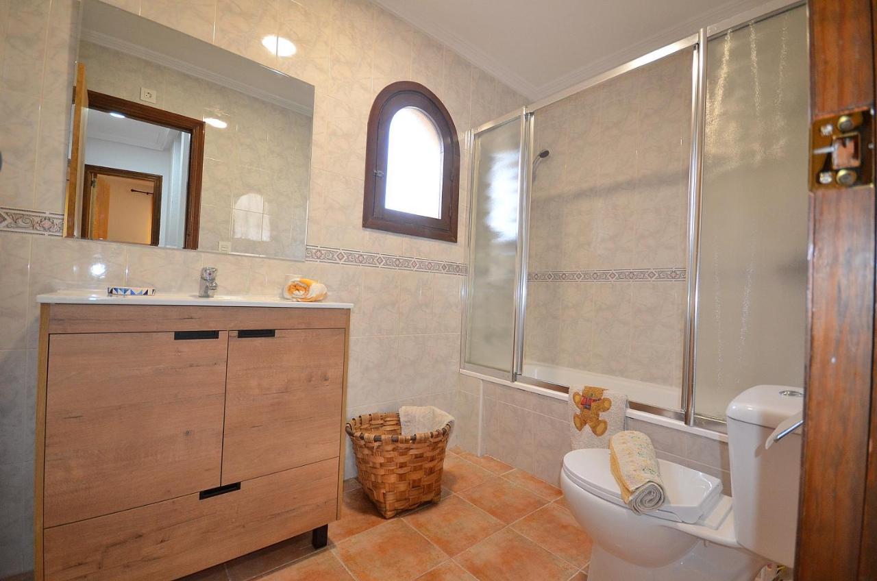 Agradable Adosado Con Piscina, Duchas Hidromasaje Villa Torrevieja Luaran gambar