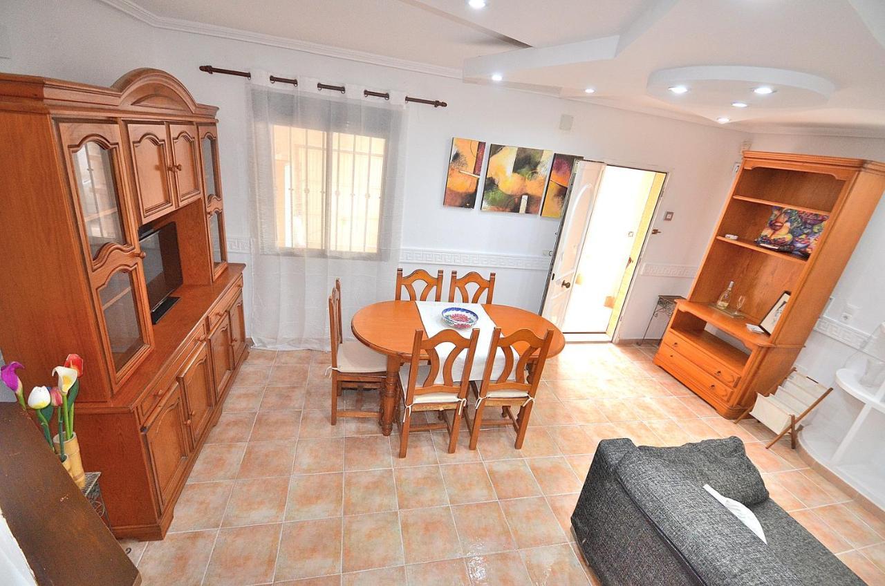 Agradable Adosado Con Piscina, Duchas Hidromasaje Villa Torrevieja Luaran gambar