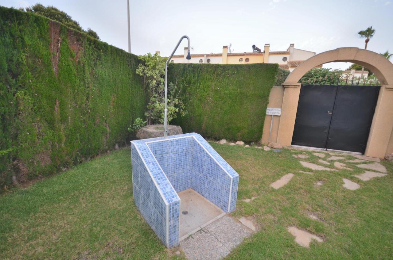 Agradable Adosado Con Piscina, Duchas Hidromasaje Villa Torrevieja Luaran gambar
