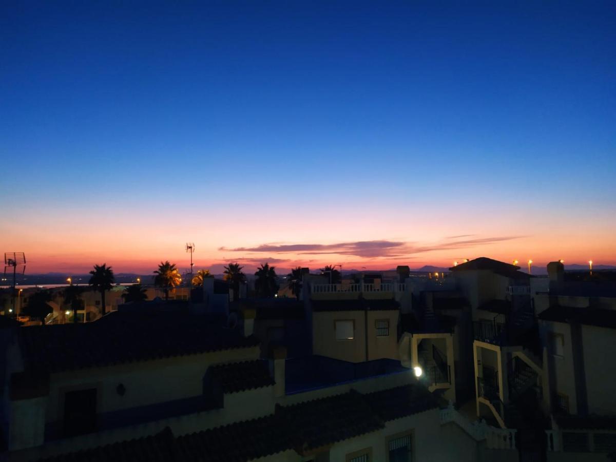 Agradable Adosado Con Piscina, Duchas Hidromasaje Villa Torrevieja Luaran gambar